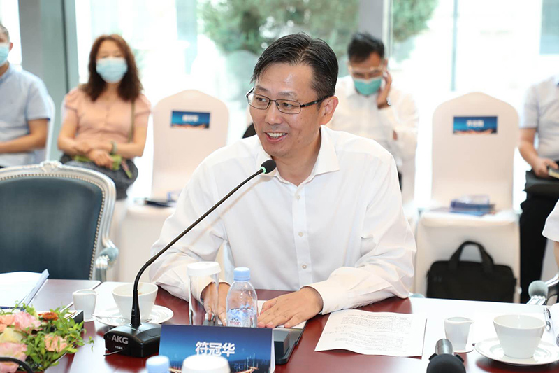 “老交通”智庫執行副主任、蘇交科集團董事長(cháng)符冠華主持沙龍.jpg